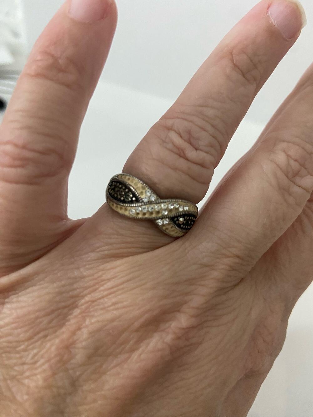 Vintage black and white rhinestone ring size 7